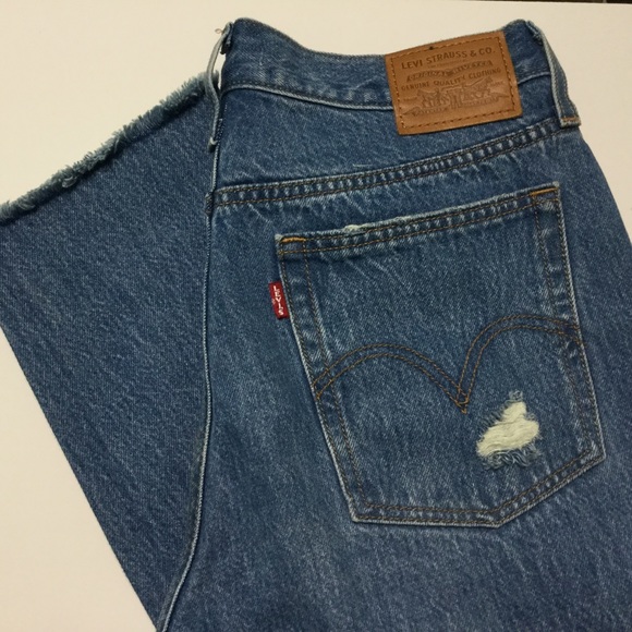 Levi's Wedgie Icon Fit Medium Distressed Jean - Picture 4 of 12